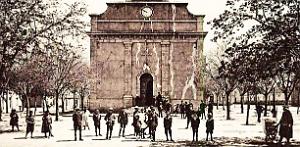 1676- Batna - Place2 de la Republique et l'Eglise